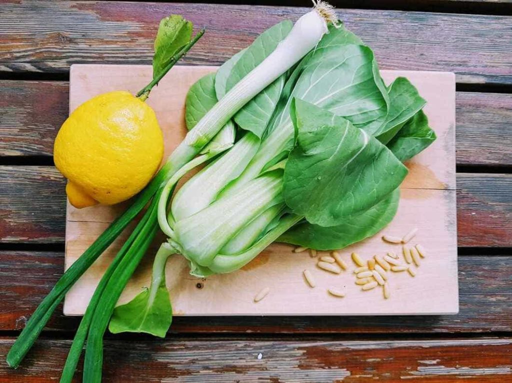 Ofenspargeln mit Pak Choi und Tomaten Rezeptidee