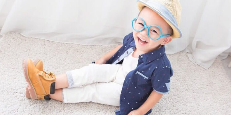 Kind brille brillenkauf Tipps baby kleinkind Optiker sehschwäche brille kaufen baby kleinkind optiker Südtirol Kinderbrille Einkauf Tipps Was Beachten Augentest Kind wie wird er gemacht Sehtest Kinder Baby
