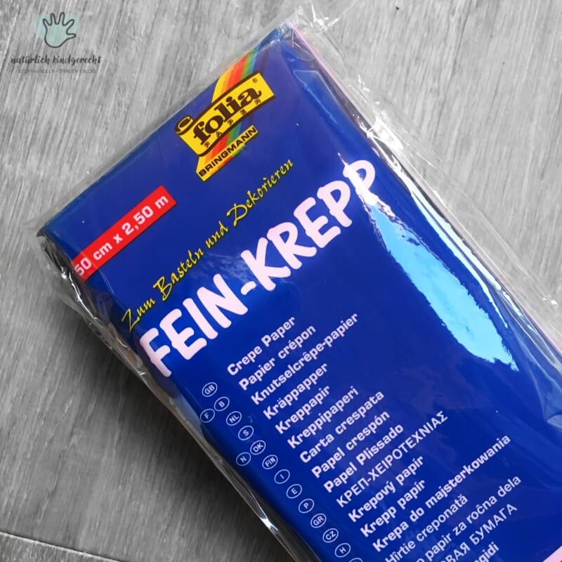 Ostereier färben mit Kindern Krepppapier Kind basteln Idee DIY Ostern Bastelidee Osterfest Elternblog Südtirol Tipps für Eltern Suedtirol Elternportal