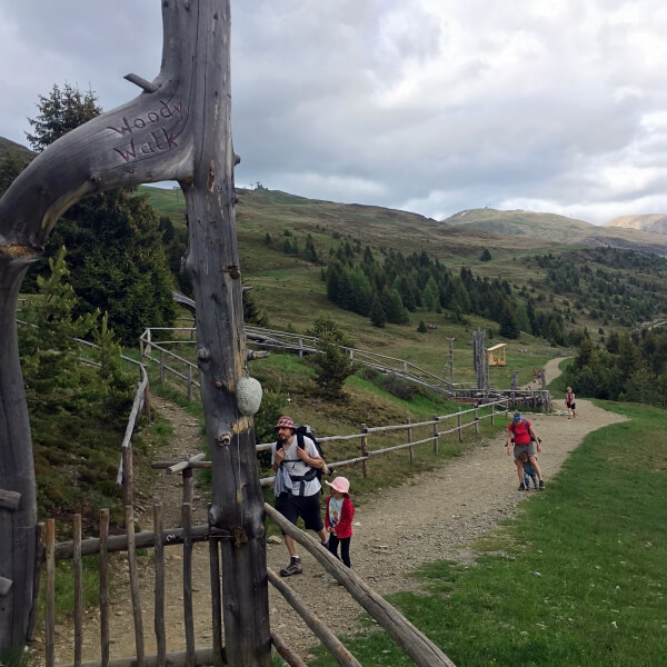 Woody walk Ploseblitz Kinder Wandertipp Familienausflug Eisacktal Brixen