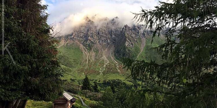 Hüttenübernachtung-mit-Kindern-Enzianhütte-Zirog