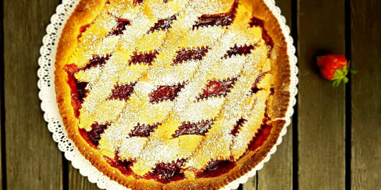 Crostata mit Erdbeermarmelade
