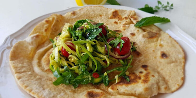 Naan Brot mit Sommergemüse