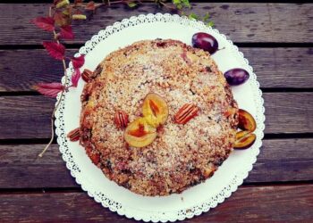 Pflaumenkuchen mit Nusskruste Rezeptidee mit Pflaumen Suedtirol Foodblogger