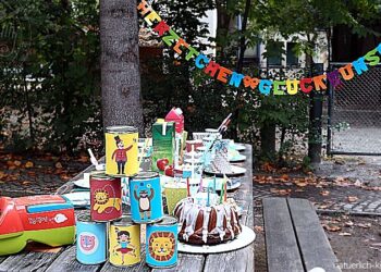 Geburtstagstisch auf dem Zirkus-Kindergeburtstag