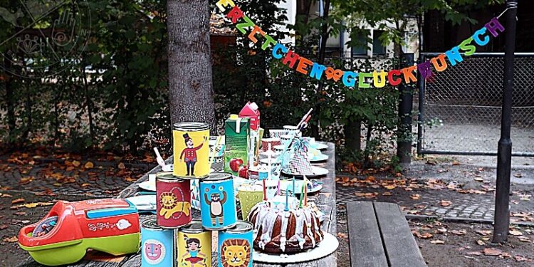 Geburtstagstisch auf dem Zirkus-Kindergeburtstag