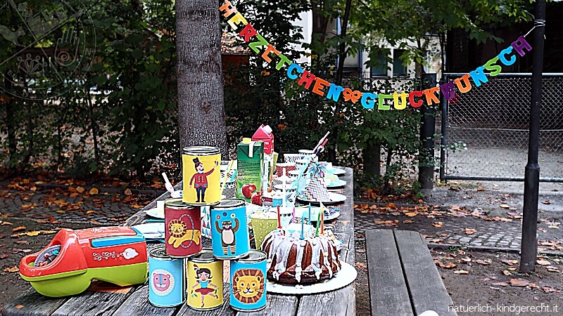 Geburtstagstisch auf dem Zirkus-Kindergeburtstag