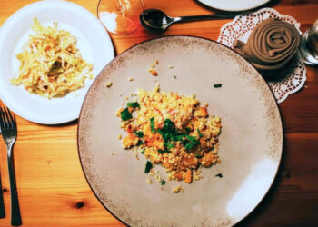 Knuspriger Zimtbulgur mit geröstetem Kürbis und Speck