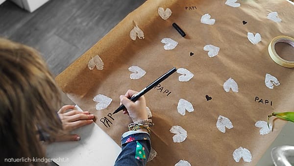 Valentinsgeschenk-selbermachen-DIY-Ideen-einpacken