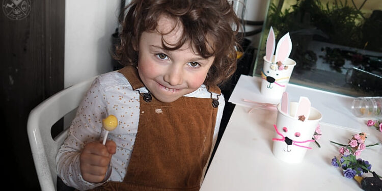 Natürlich kindgerecht wünscht Frohe Ostern