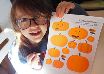 Basteln für Halloween Kürbisse gestalten