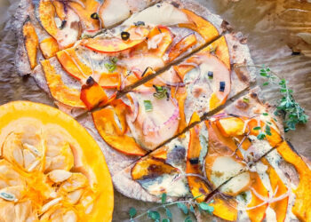Dinkelvollkorn-Flammkuchen-mit-Kürbis-und-Birne-2