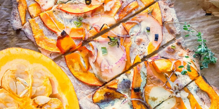 Dinkelvollkorn-Flammkuchen-mit-Kürbis-und-Birne-2