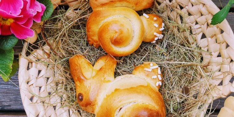 Ostern Süße Hefe Osterhäschen Rezept für Osterbäckerei