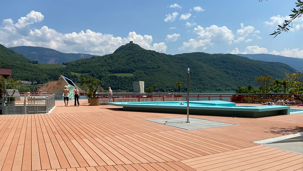 Lido Schwimmbad Kalterer See Aussicht Ansicht Leuchtenburg
