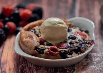 Titelbild Kirsch-Clafoutis Serviervorschlag