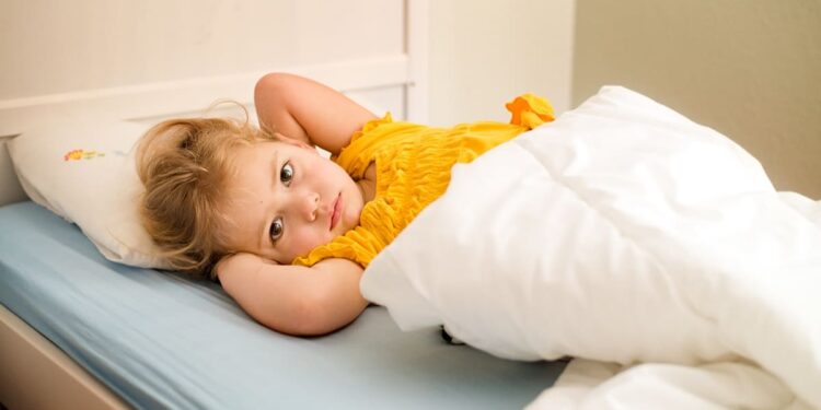 kinderkrankheit-ohrenschmerzen-was-tun-gegen-fieber