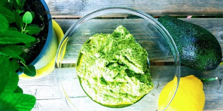 Dinkelspaghetti-mit-Avocado-Pesto-Rezept