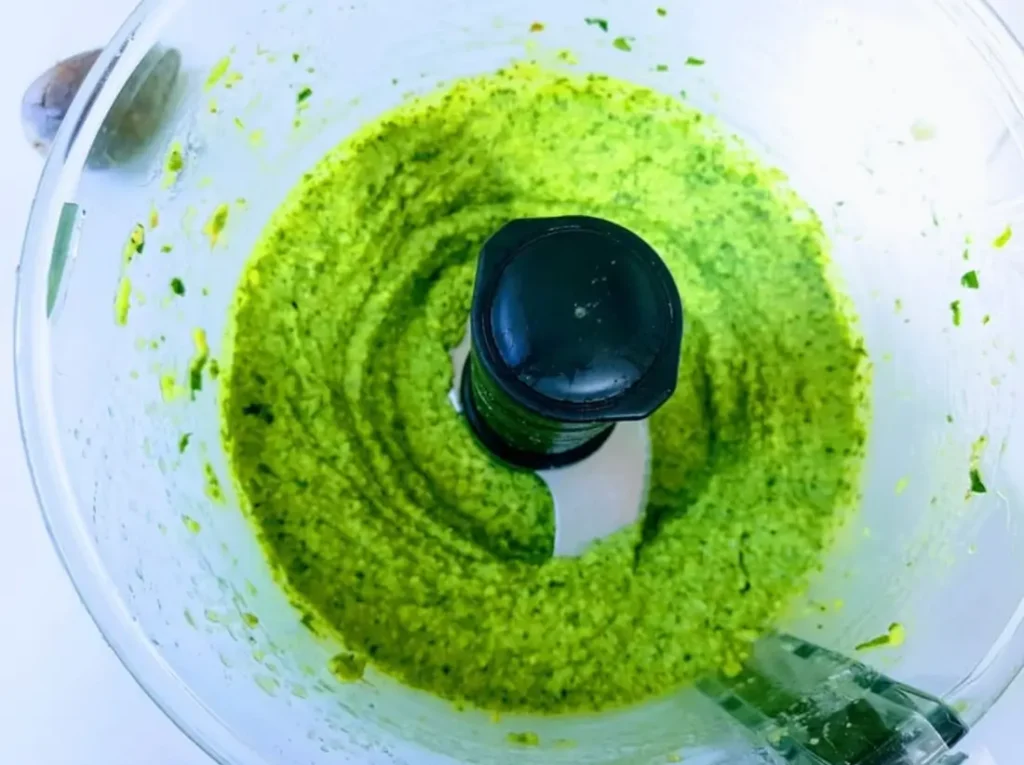 Vollkornnudel mit Avocado-Pesto Rezept aus Südtirol