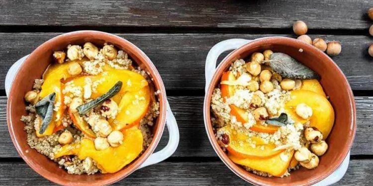 Kürbis-Quinoa-mit-karamellisierten-Haselnüssen-Glück-essen