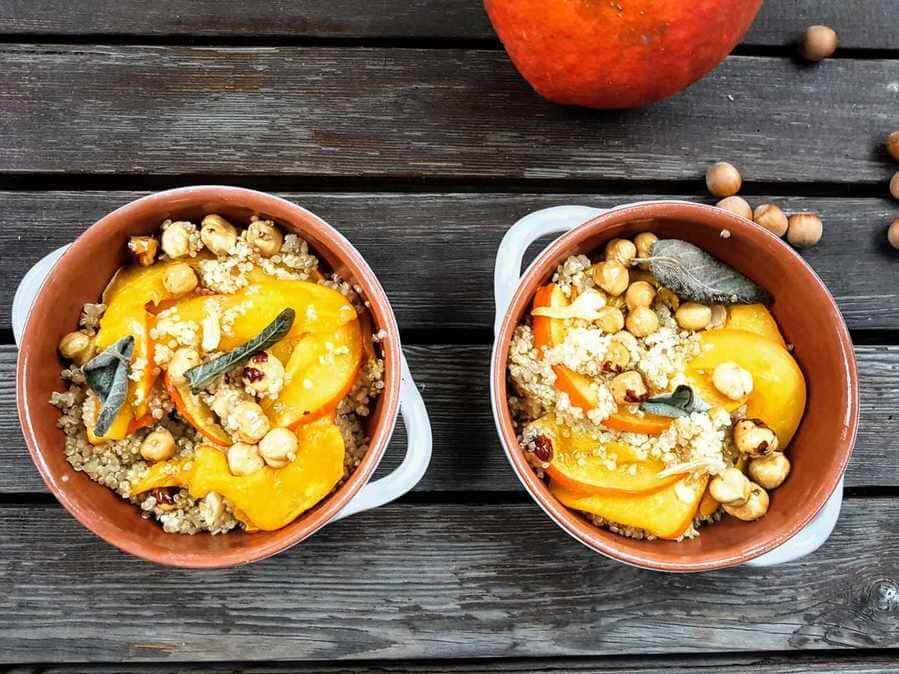 Kürbis-Quinoa-mit-karamellisierten-Haselnüssen-Glück-essen