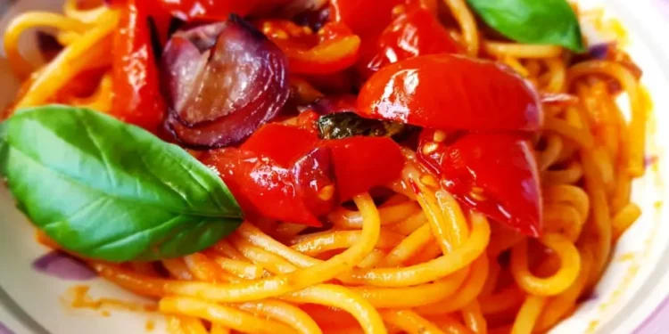 Spaghetti-mit-Tomatensugo-aus-dem-Ofen-Rezeptideen-aussergewöhnliche-Spaghetti