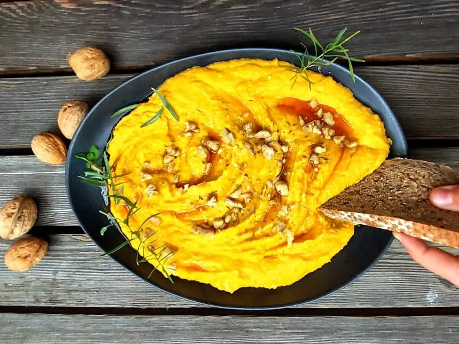 Feta Dip mit Kürbis und Schwarzbrot Törggele Rezepte Suedtirol