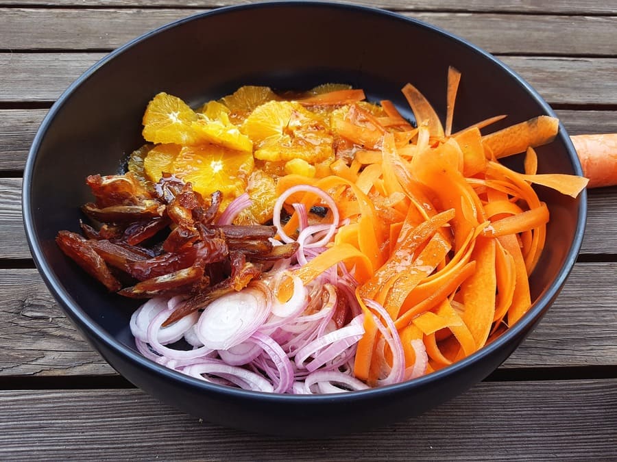 Fruchtiger Wintersalat mit Karotten und Orangen