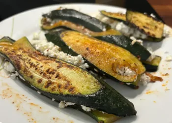 Gegrillte Zucchini mit Feta