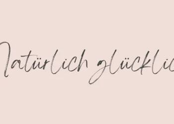 Natürlich glücklich Schriftzug mit Kleeblatt